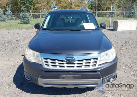2011 Subaru Forester 2.5X Touring z USA, uszkodzony, nr VIN JF2SHAHC1BH724663